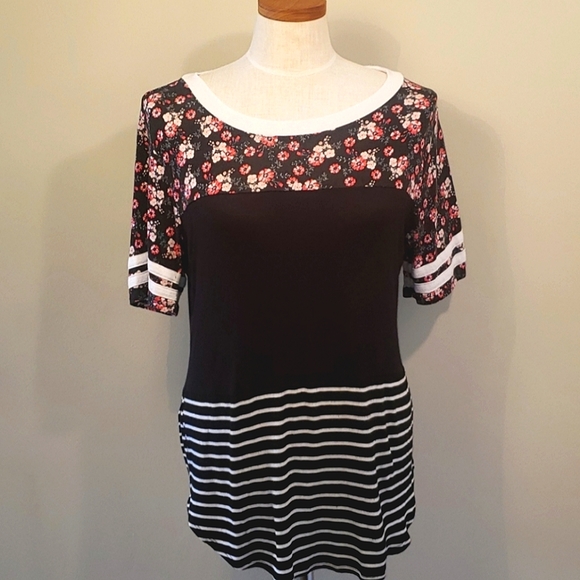 No Boundaries 🌺 Floral Striped Jr. Top - Picture 1 of 3